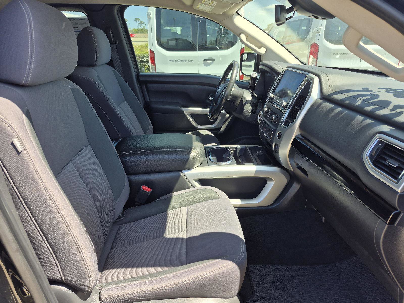 Used 2020 Nissan Titan SV w/ SV Convenience Package image 18