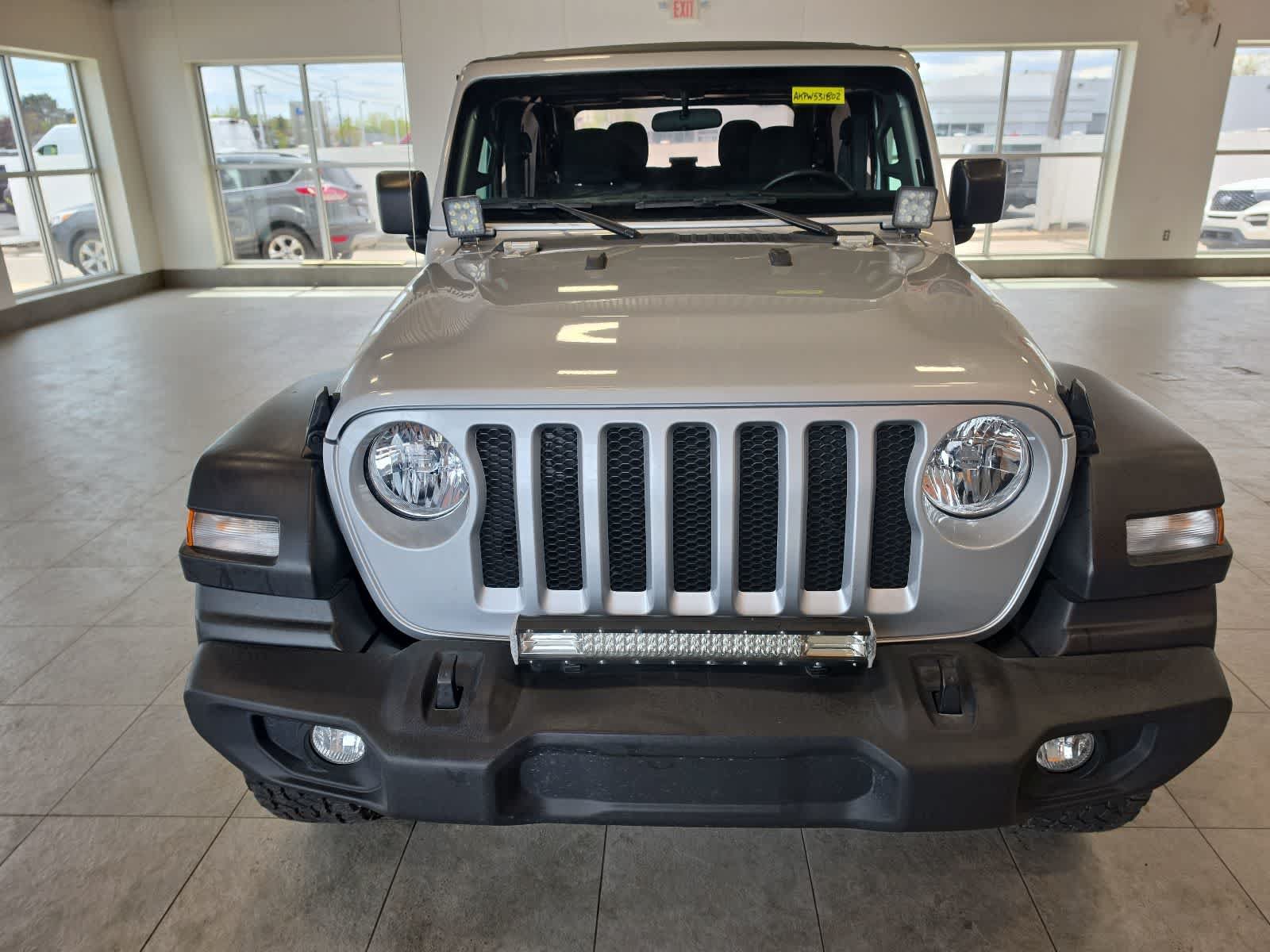 Used 2023 Jeep Wrangler Sport AWD/4WD image 3