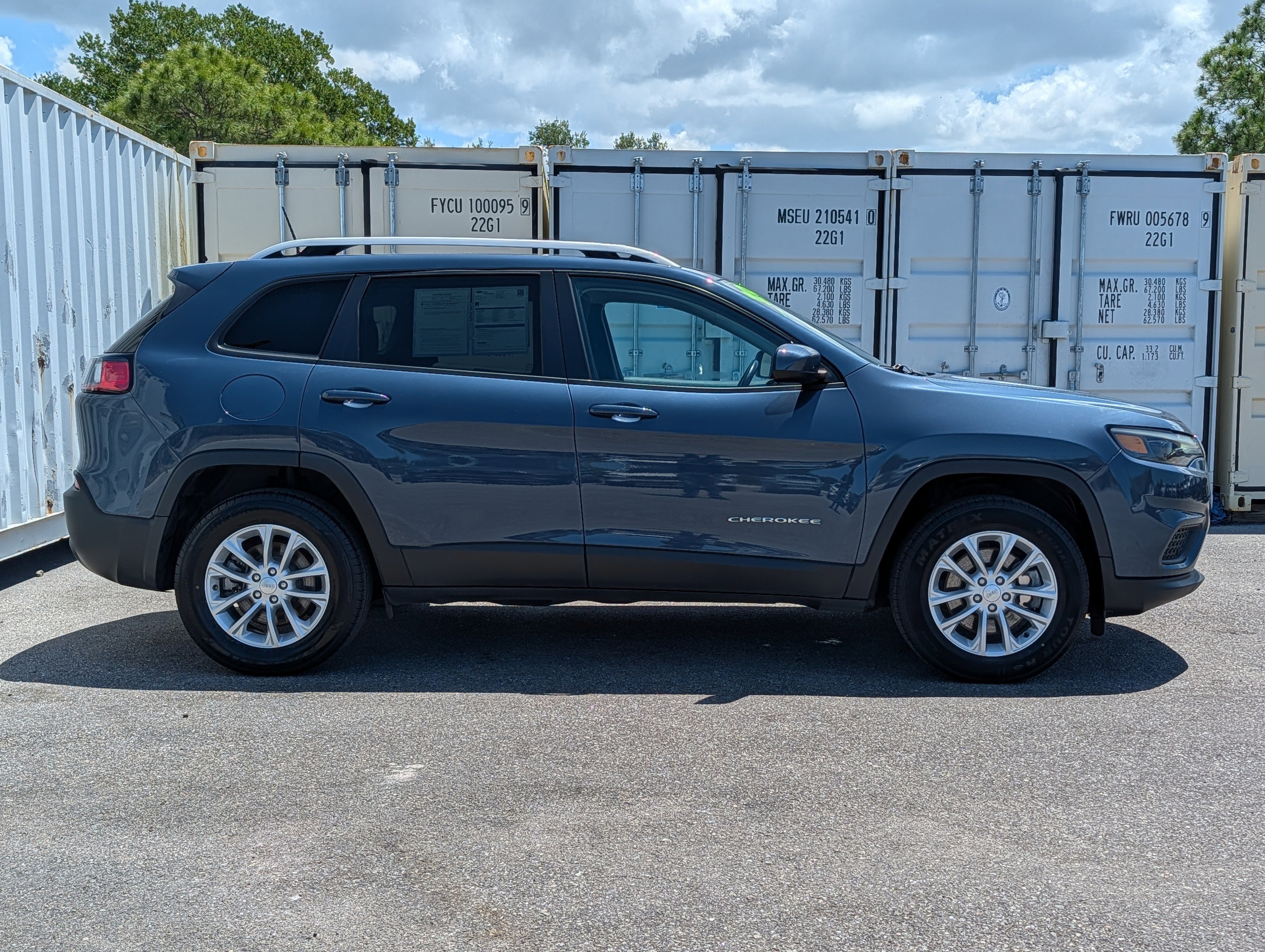 Used 2020 Jeep Cherokee Latitude w/ Cold Weather Group AWD/4WD image 5