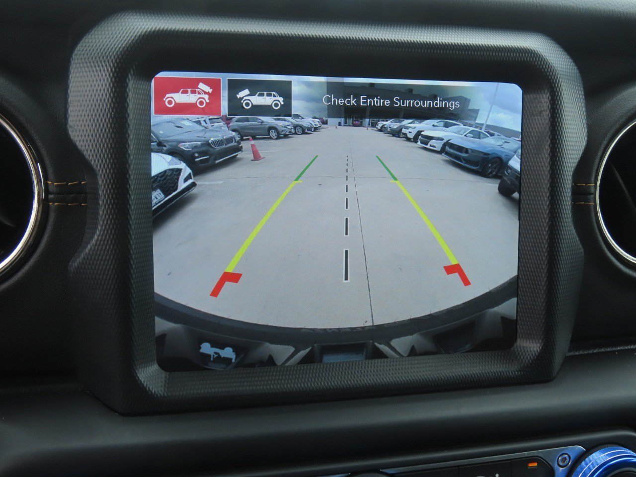 Used 2021 Jeep Wrangler Unlimited Sahara AWD/4WD image 31