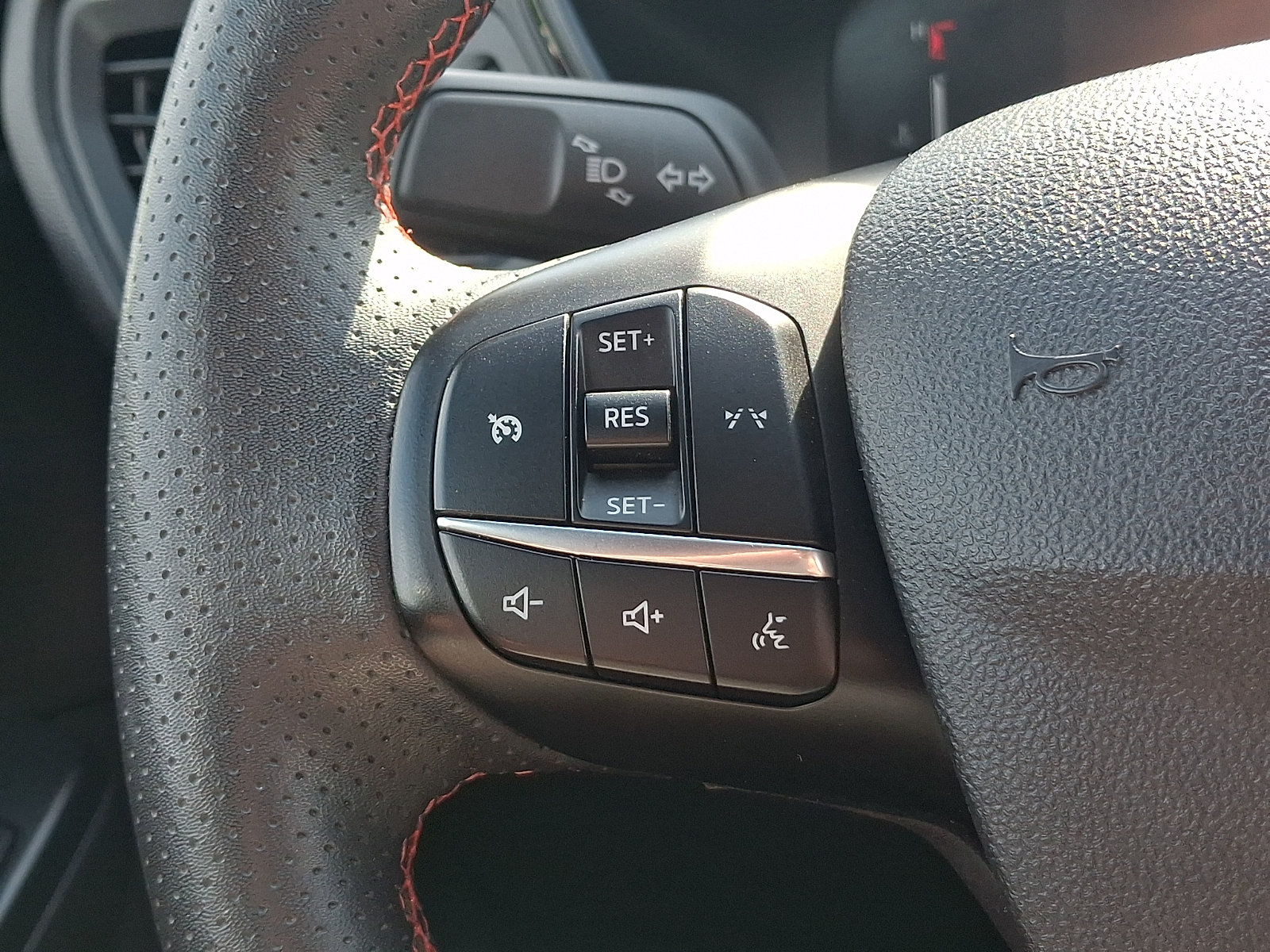 Certified 2025 Ford Escape ST-Line Select AWD/4WD image 21