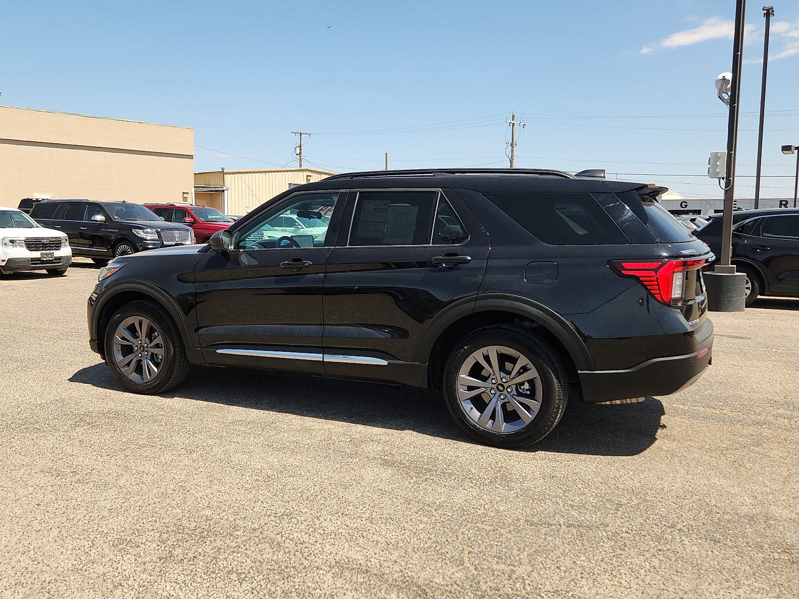 Certified 2025 Ford Explorer Active w/ Active Comfort Package AWD/4WD image 4