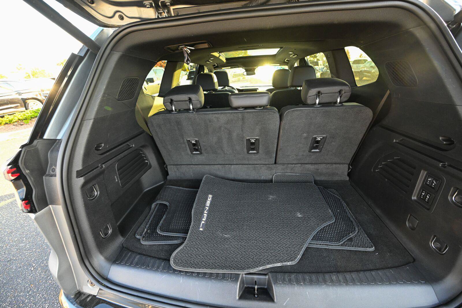 Used 2024 GMC Acadia Denali AWD/4WD image 30