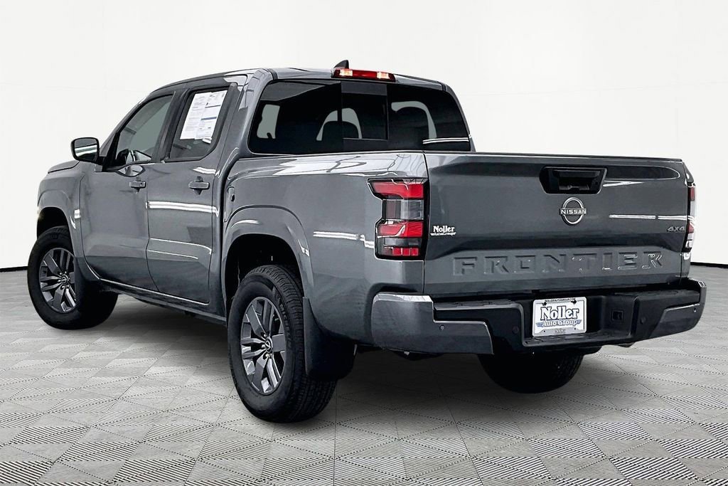 Used 2025 Nissan Frontier SV image 2