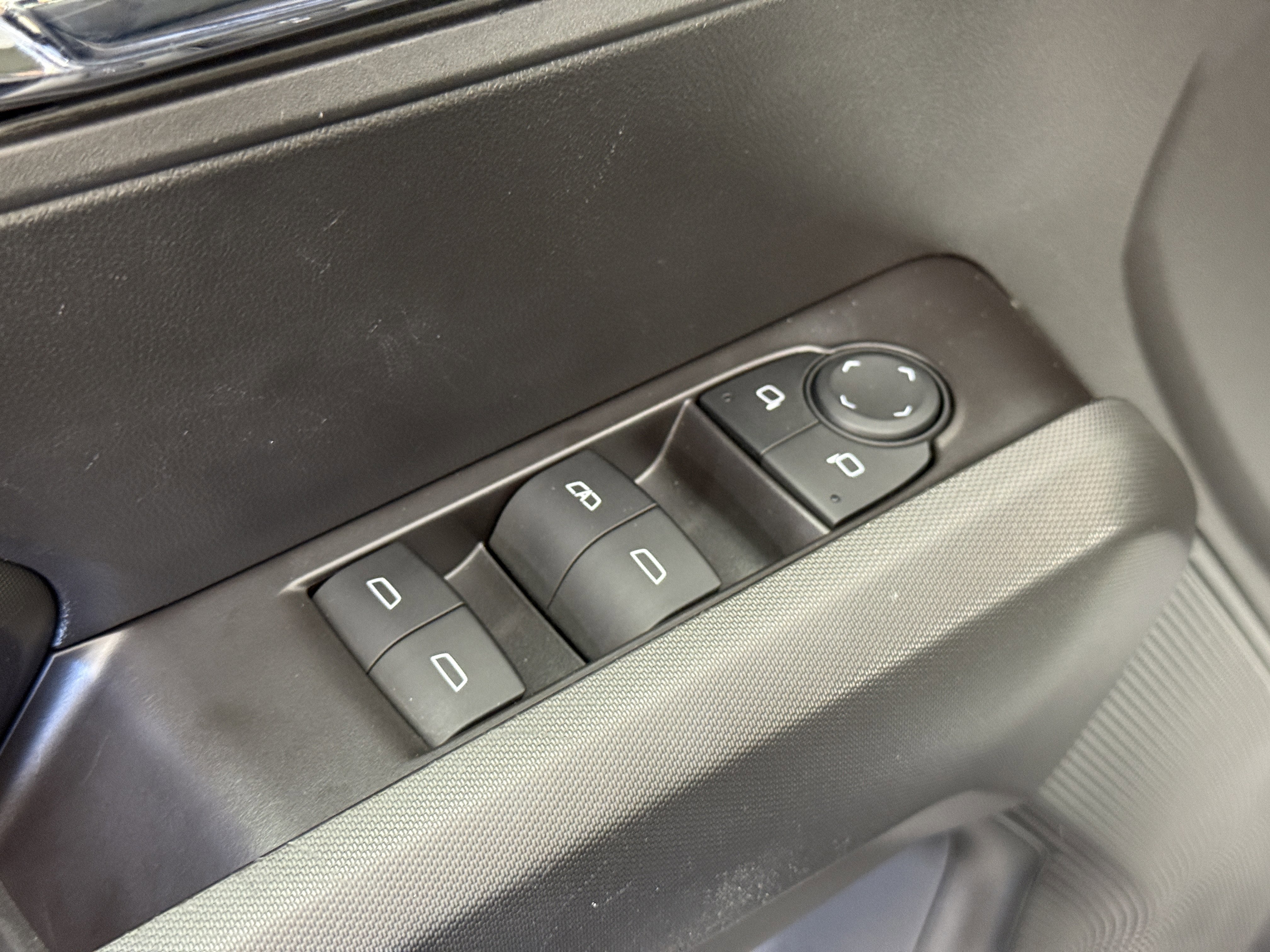 Used 2024 GMC Canyon Elevation w/ Convenience Package image 16