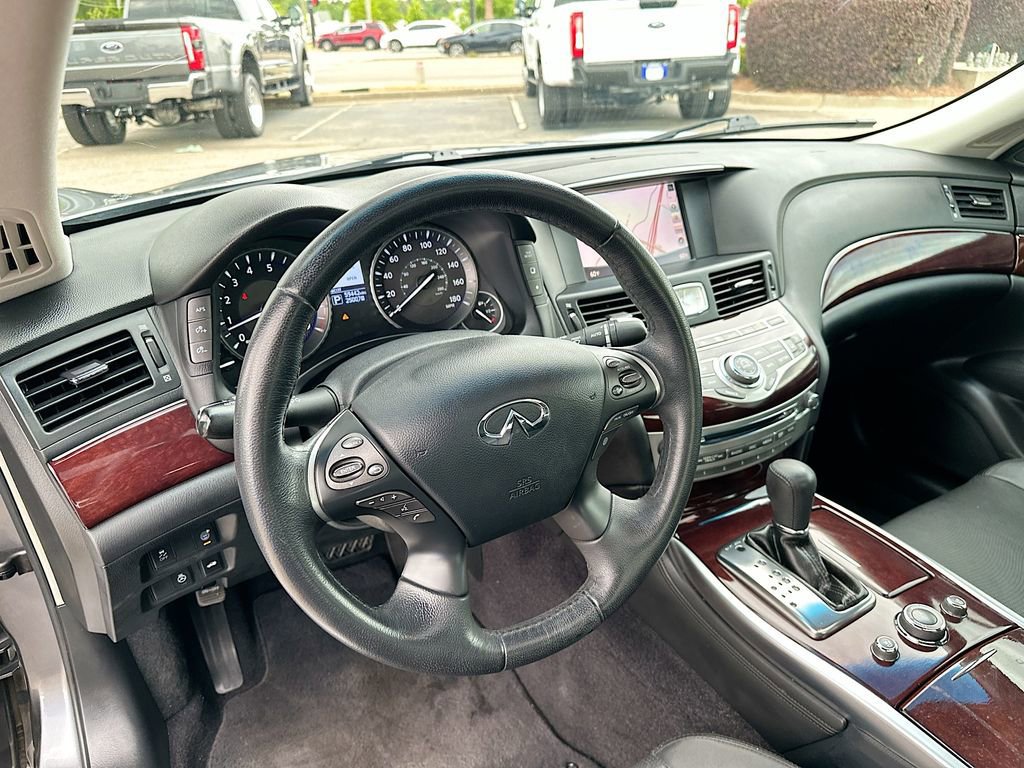 Used 2018 INFINITI Q70 Luxe w/ Proactive Package AWD/4WD image 11