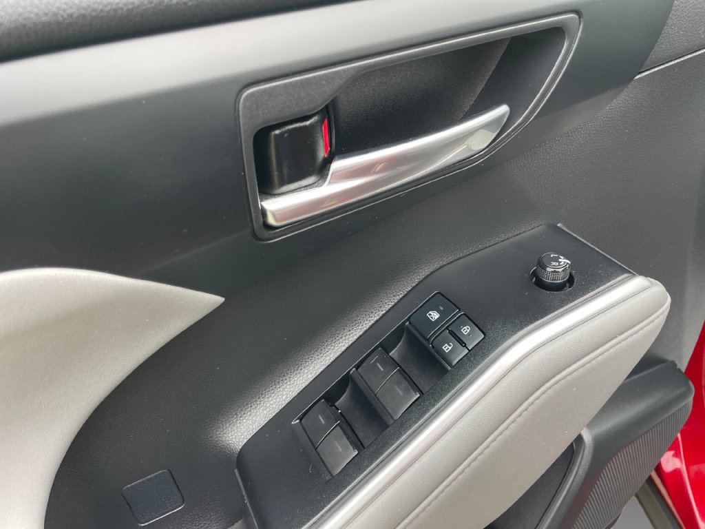 Used 2021 Toyota Highlander XLE AWD/4WD image 23