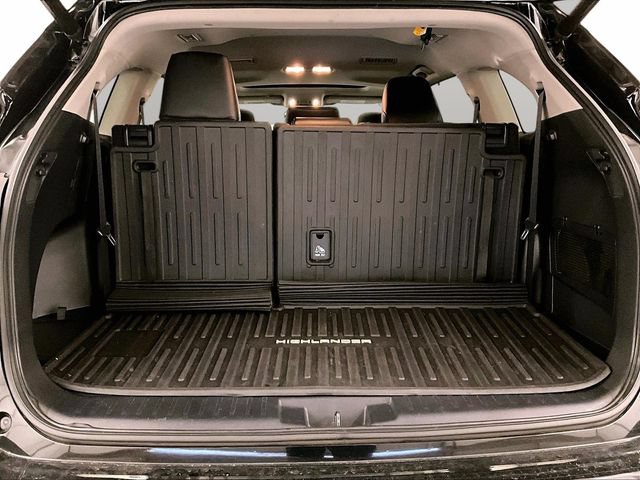 Used 2023 Toyota Highlander XLE AWD/4WD image 35