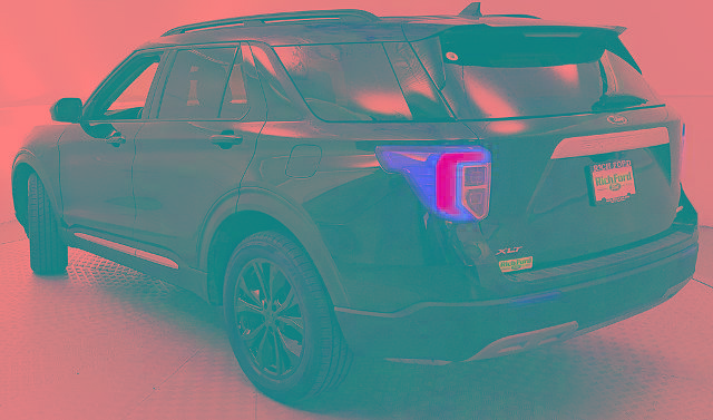 Certified 2022 Ford Explorer XLT w/ Equipment Group 202A AWD/4WD image 4