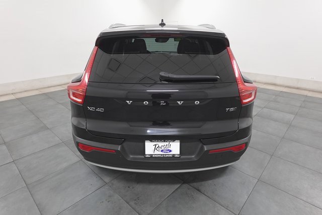Used 2022 Volvo XC40 T5 Momentum image 4