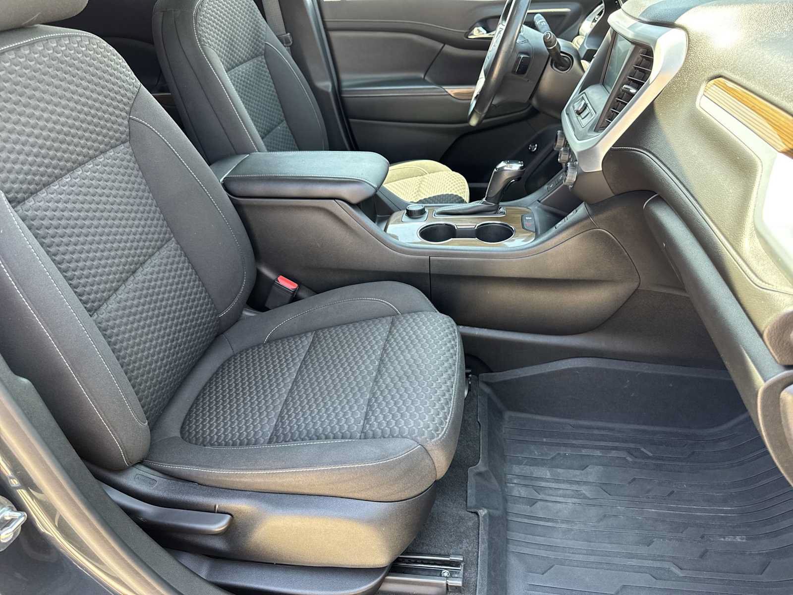 Used 2019 GMC Acadia SLE w/ LPO, Floor Liner Package FWD image 17