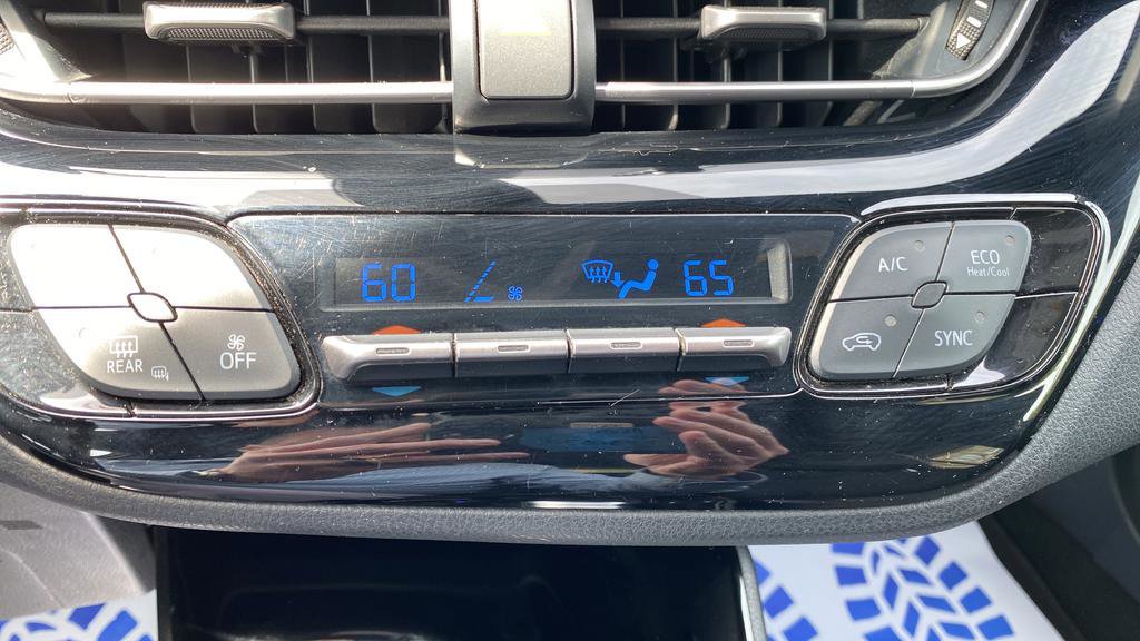 Used 2020 Toyota C-HR XLE FWD image 18