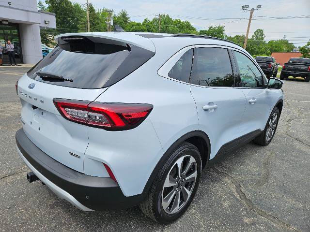 Certified 2025 Ford Escape Platinum w/ Class II Trailer Tow Package AWD/4WD image 5