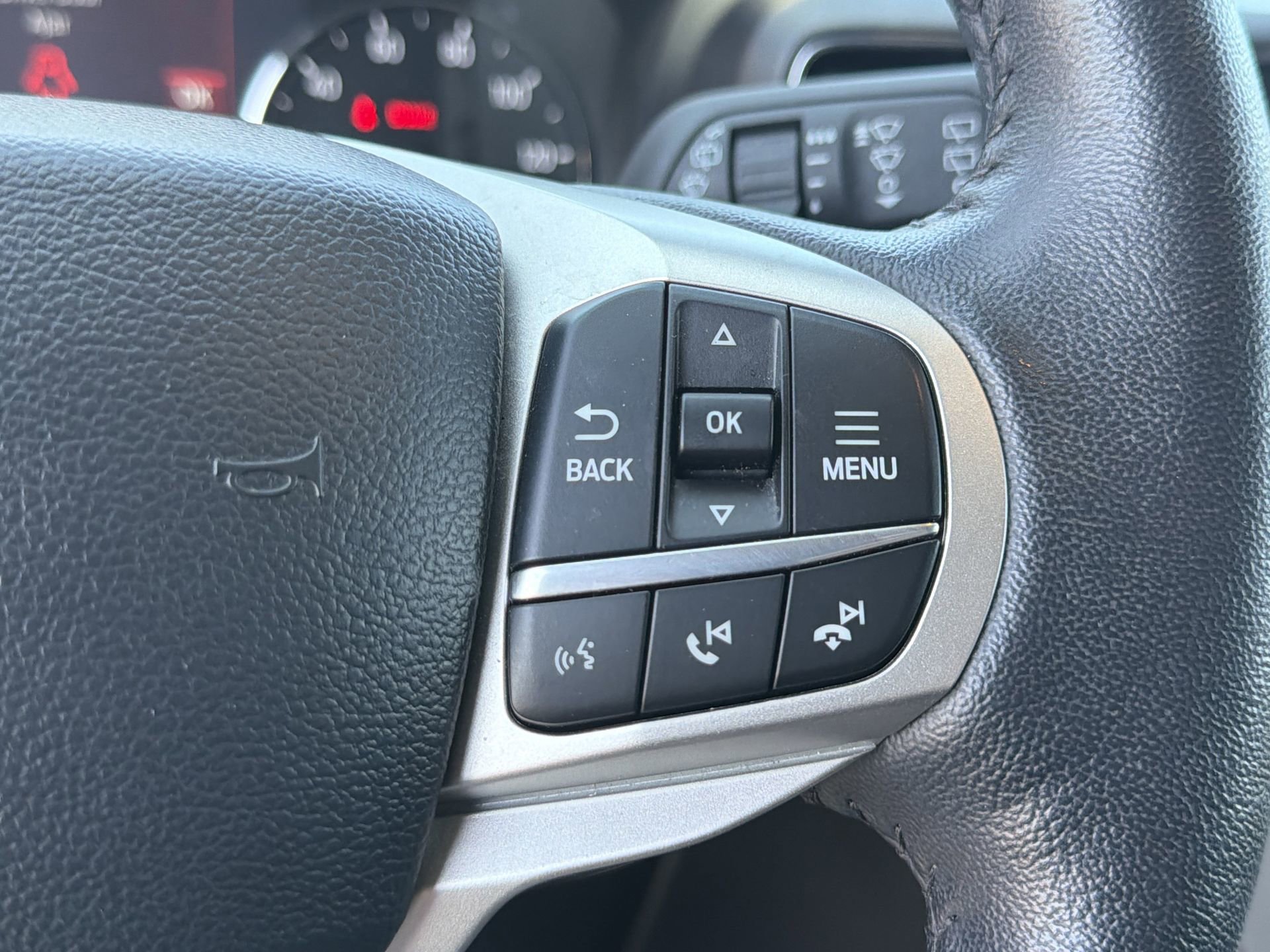 Certified 2024 Ford Explorer XLT w/ Equipment Group 202A AWD/4WD image 11
