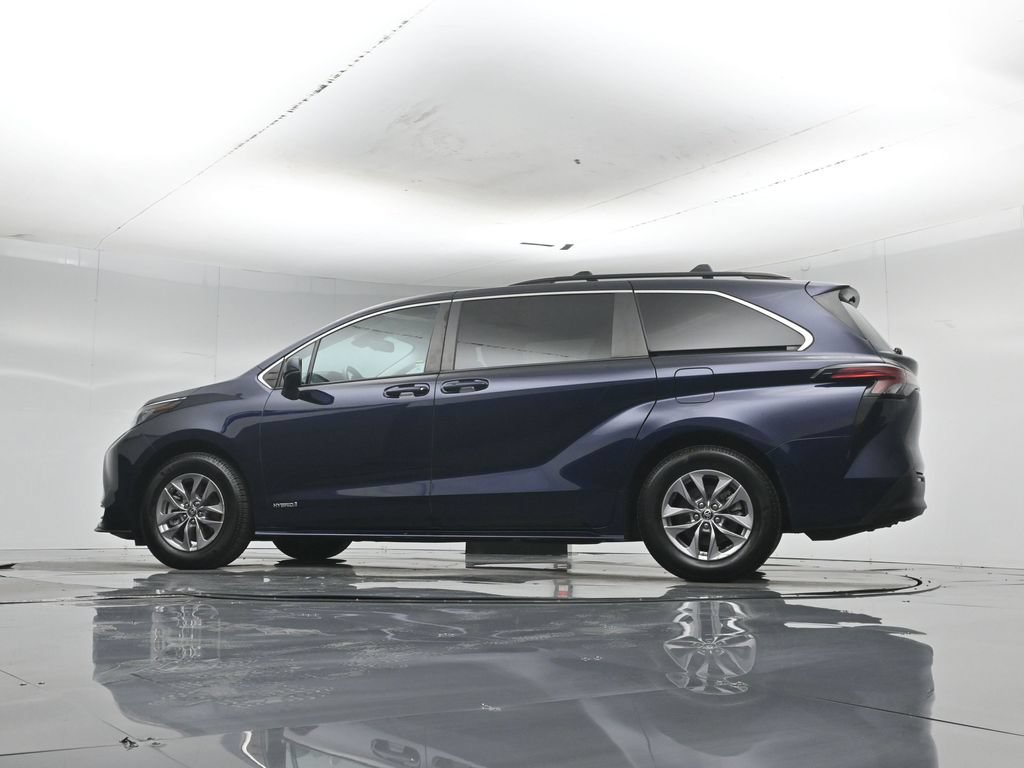 Used 2021 Toyota Sienna LE w/ LE Plus Package FWD image 57