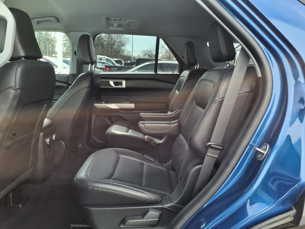 Certified 2022 Ford Explorer XLT w/ Equipment Group 202A image 9