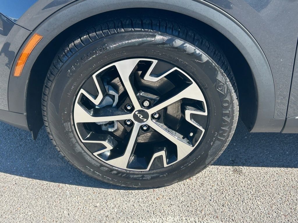 Used 2024 Kia Sportage EX image 17