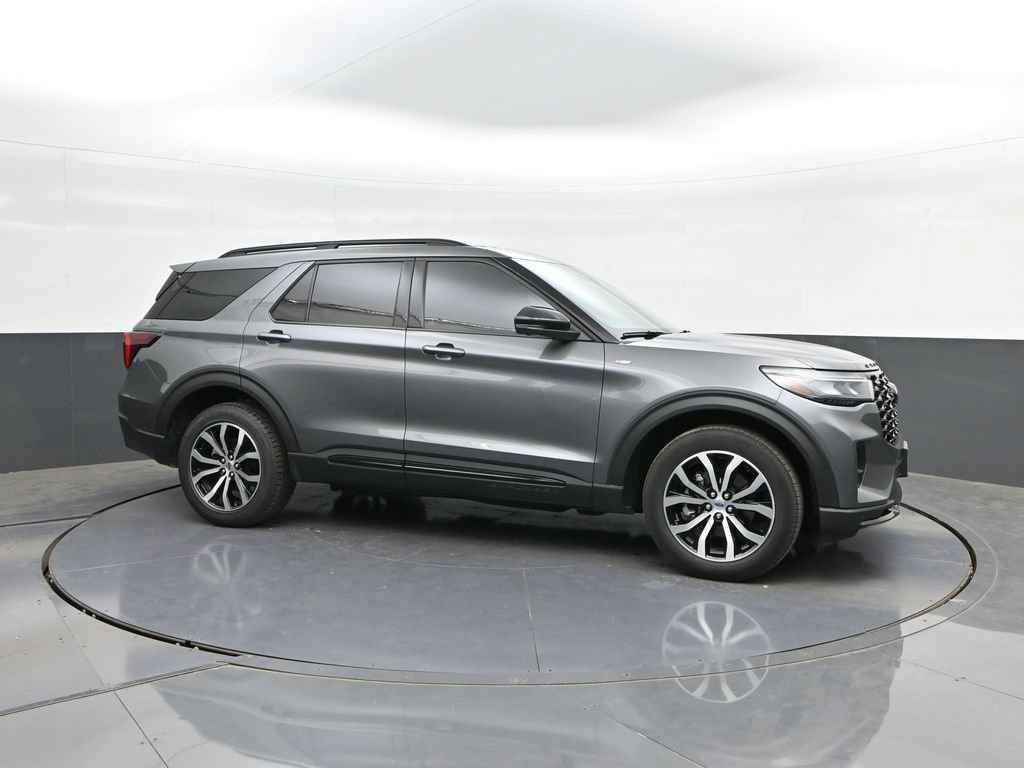 Certified 2025 Ford Explorer ST-Line AWD/4WD image 17