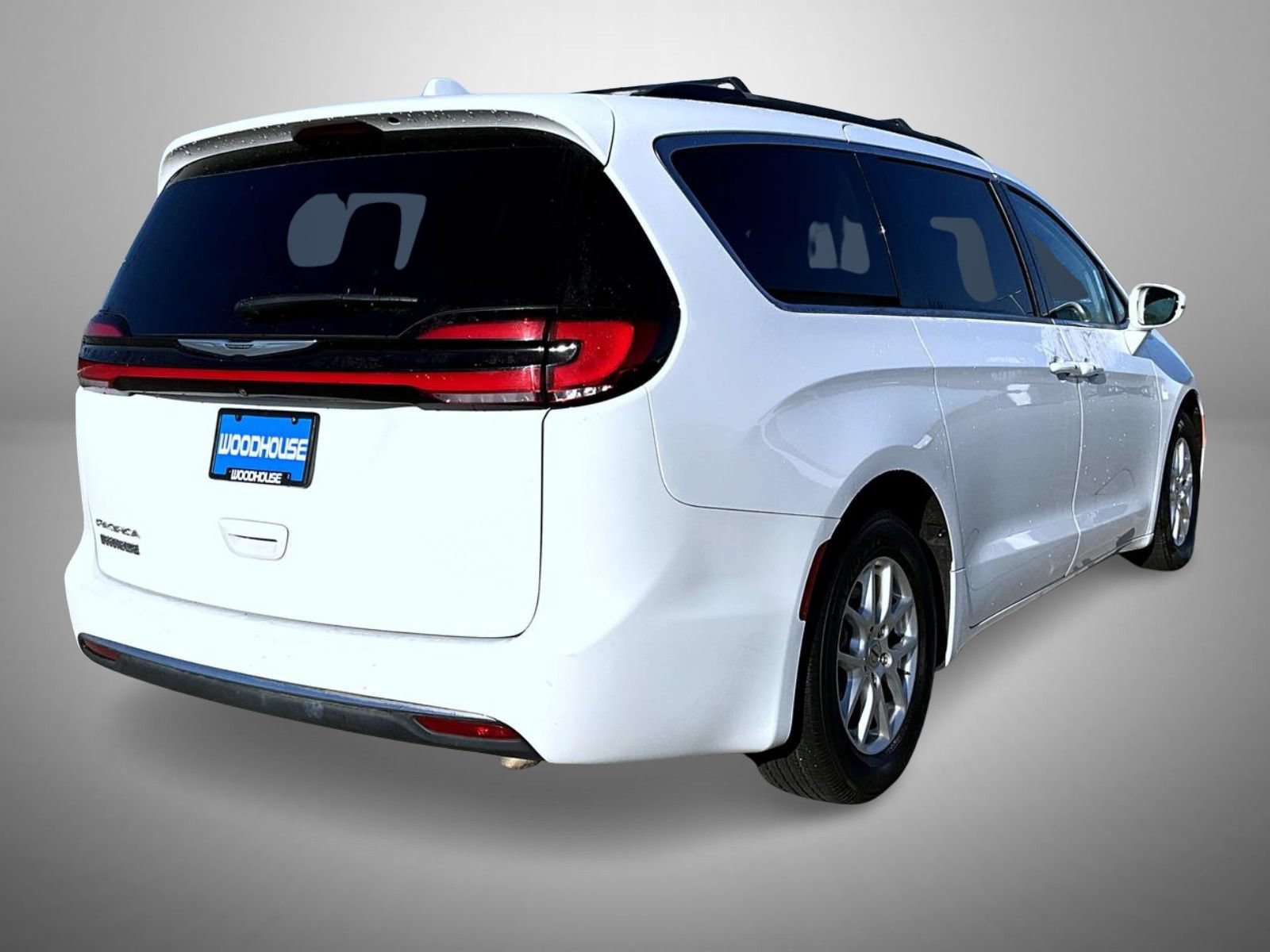 Used 2022 Chrysler Pacifica Touring-L FWD image 5