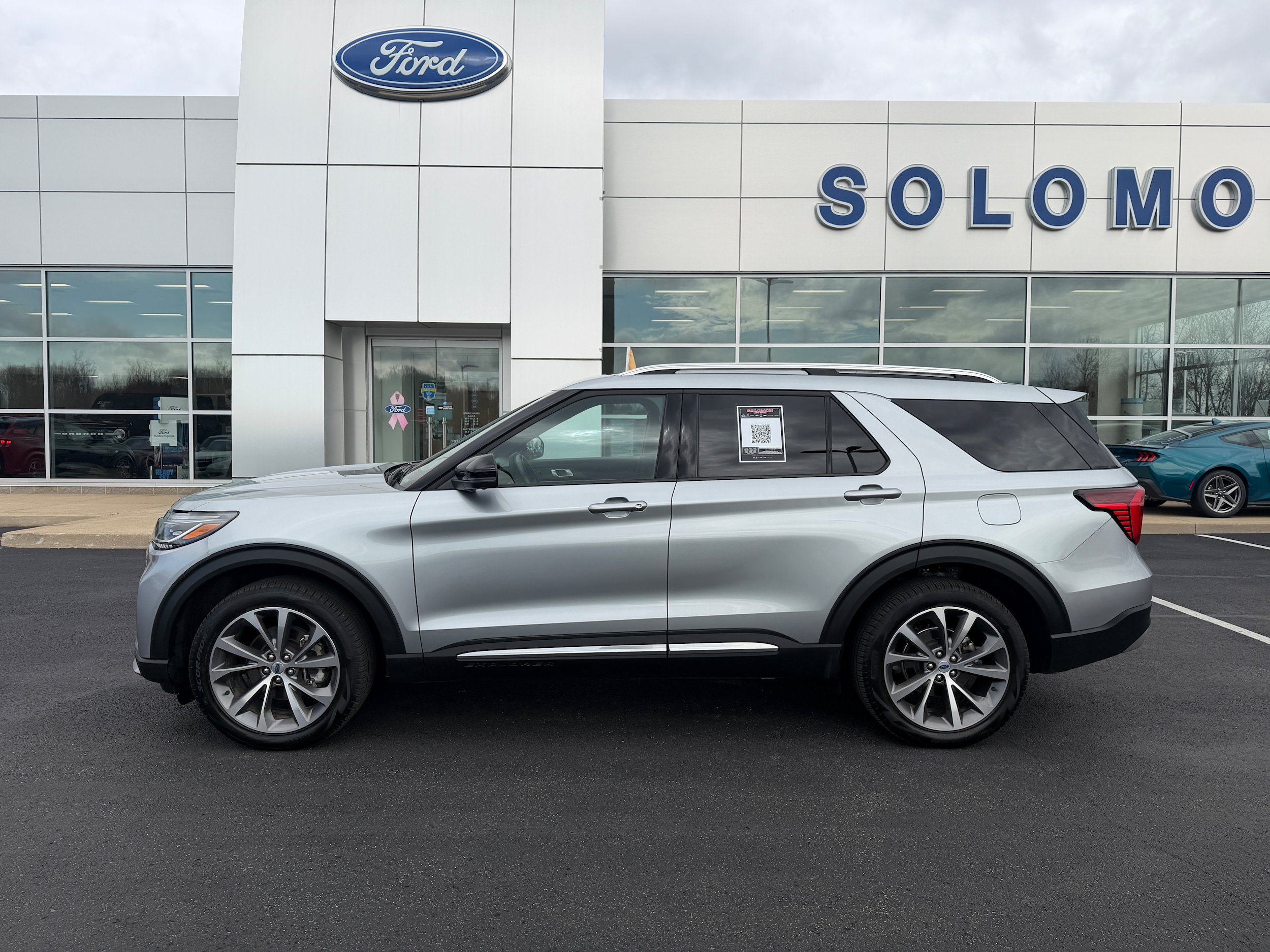 Certified 2025 Ford Explorer Platinum w/ Ultimate Package AWD/4WD image 8