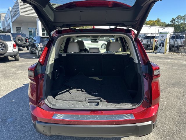 Used 2025 Nissan Rogue SV FWD image 24