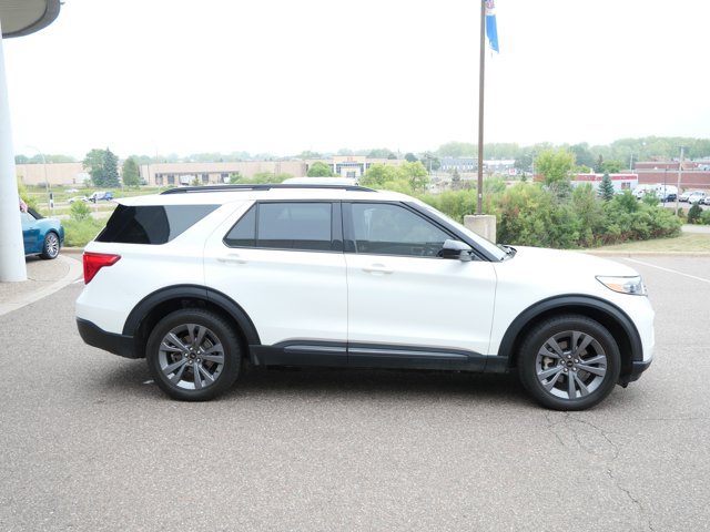Certified 2023 Ford Explorer XLT w/ Equipment Group 202A AWD/4WD image 4