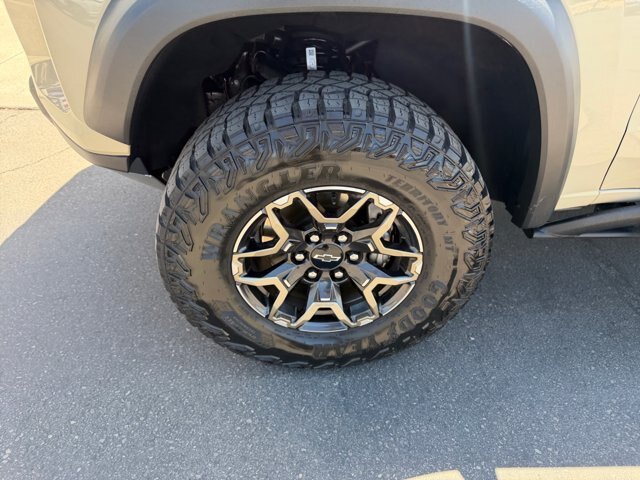 Used 2024 Chevrolet Colorado ZR2 w/ Technology Package AWD/4WD image 28