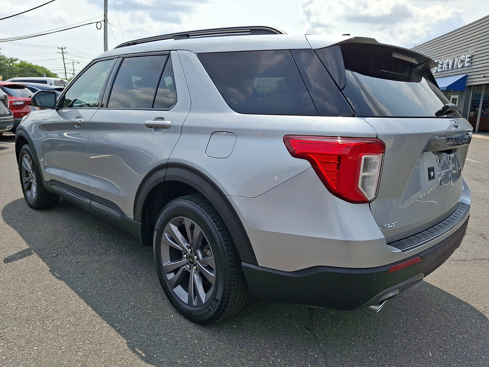 Certified 2023 Ford Explorer XLT w/ Equipment Group 202A AWD/4WD image 7
