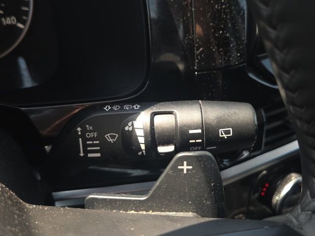 Used 2025 Nissan Pathfinder SV FWD image 41