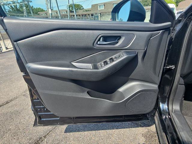 Used 2024 Nissan Rogue S AWD/4WD image 24