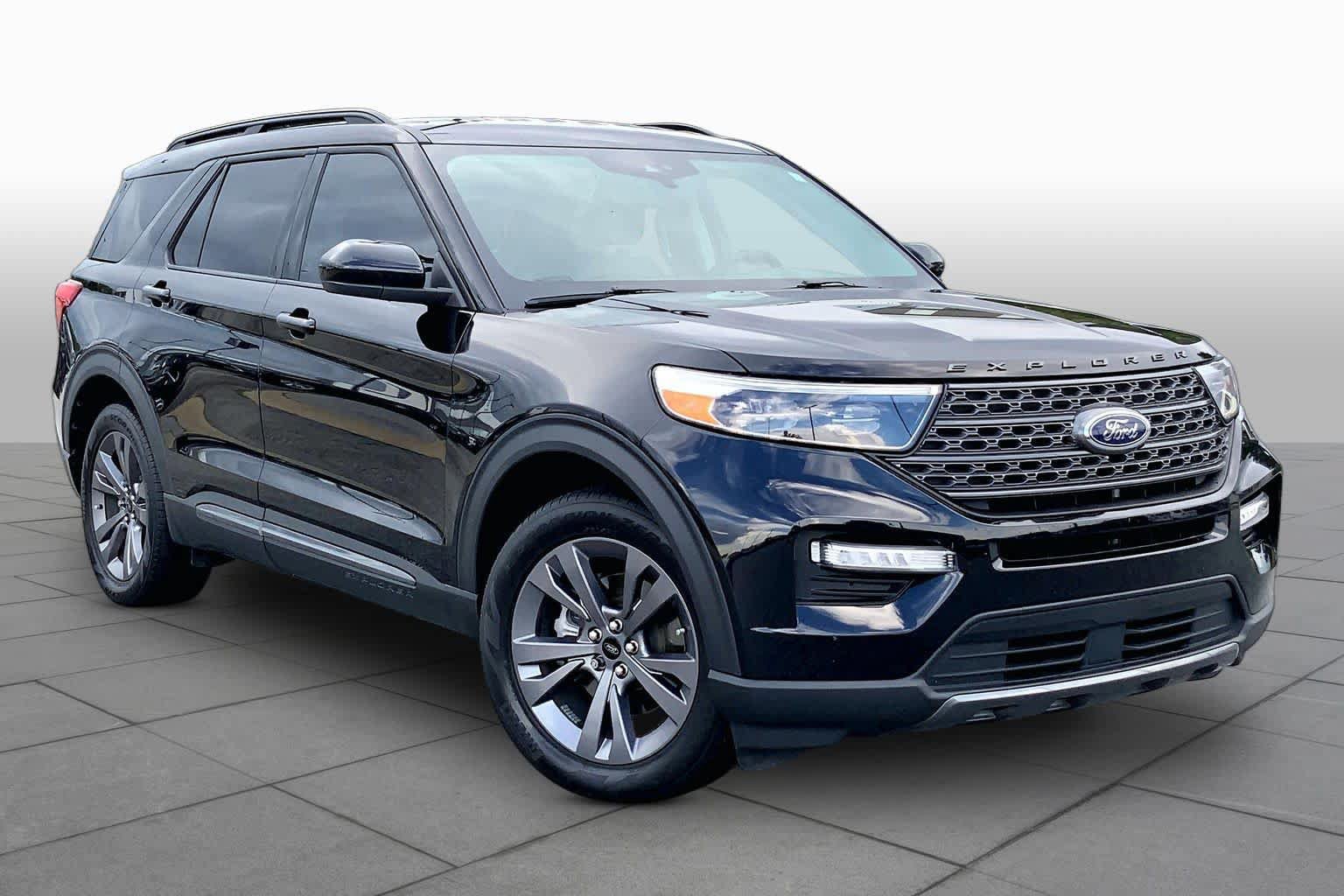 Certified 2023 Ford Explorer XLT w/ Equipment Group 202A RWD image 3