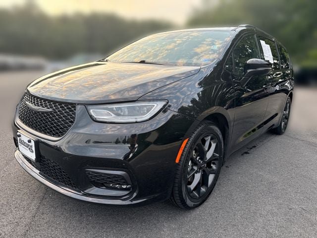 Used 2025 Chrysler Pacifica Limited FWD image 4