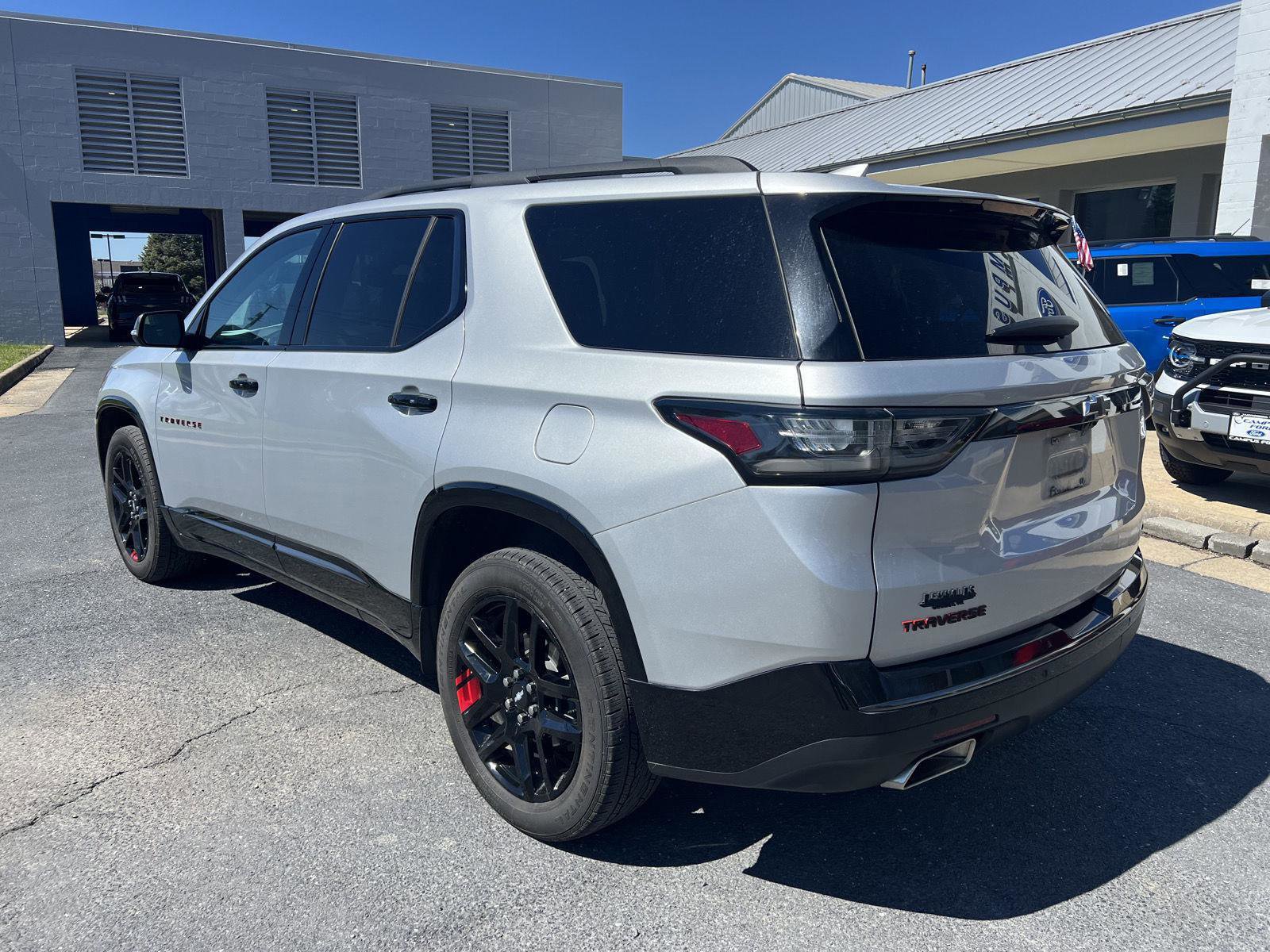 Used 2021 Chevrolet Traverse Premier w/ Redline Edition image 3