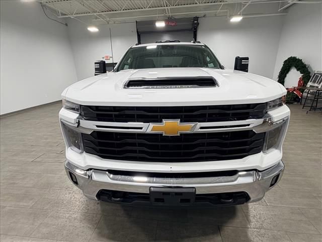 Used 2024 Chevrolet Silverado 3500 LT w/ Safety Package AWD/4WD image 9