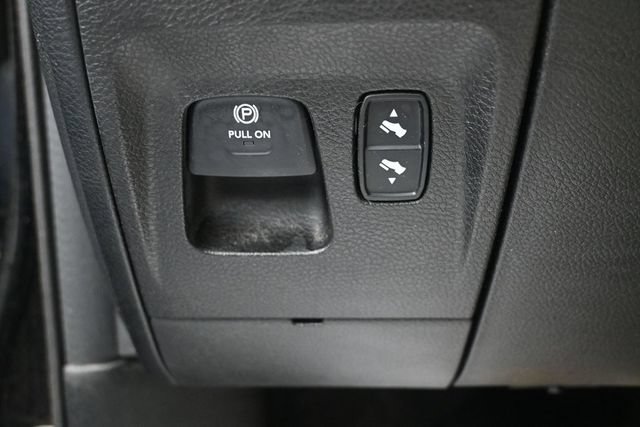 Used 2019 RAM 1500 Laramie AWD/4WD image 9