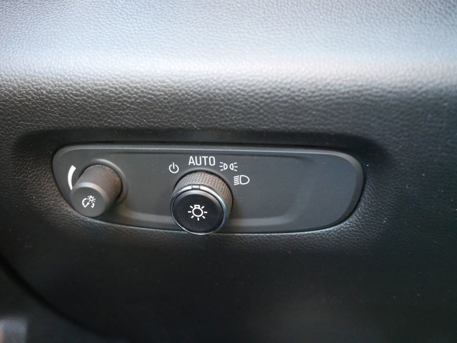 Used 2023 Chevrolet Traverse LT image 27