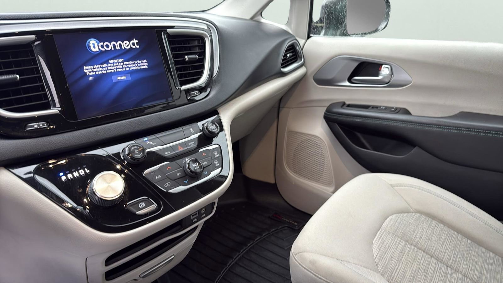 Used 2018 Chrysler Pacifica Touring Plus image 20