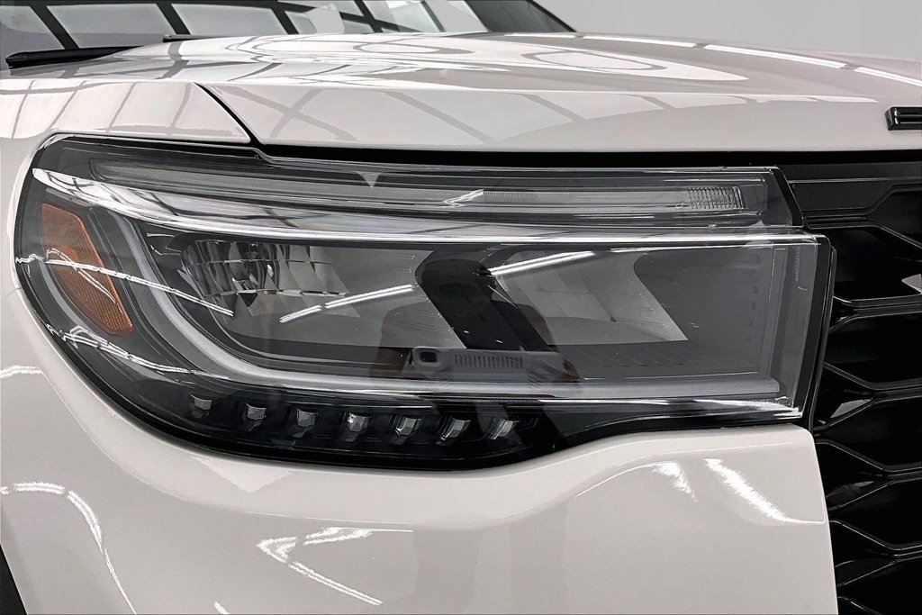 Certified 2025 Ford Explorer ST AWD/4WD image 30