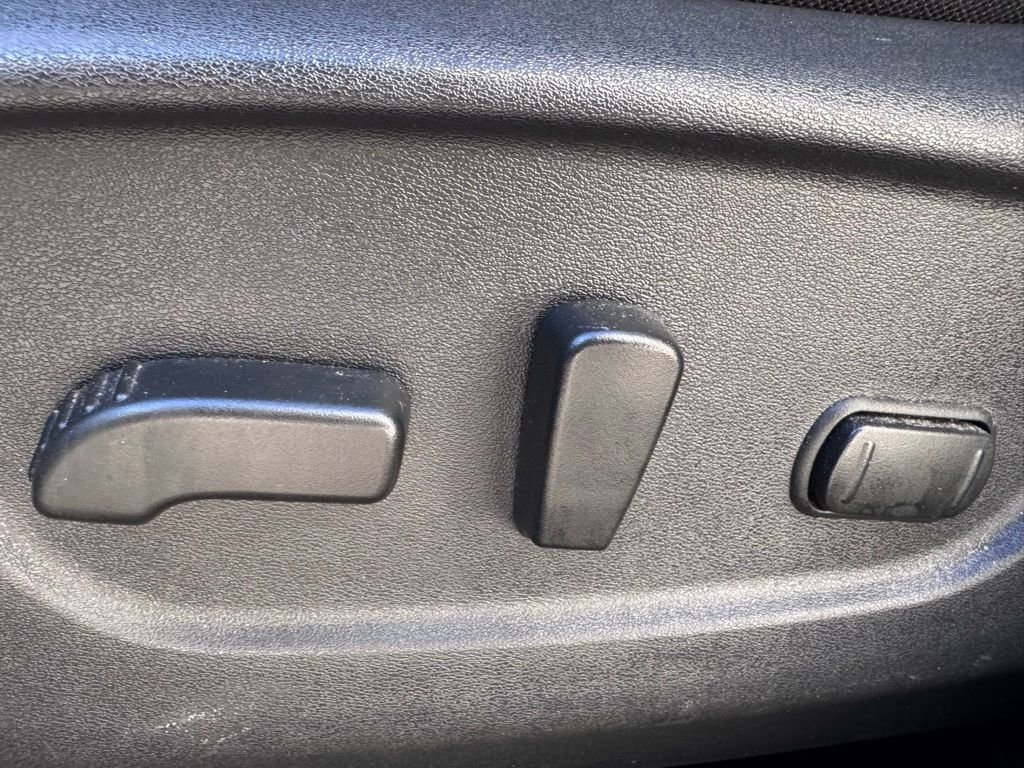 Used 2018 Nissan Rogue SV w/ Premium Package image 13