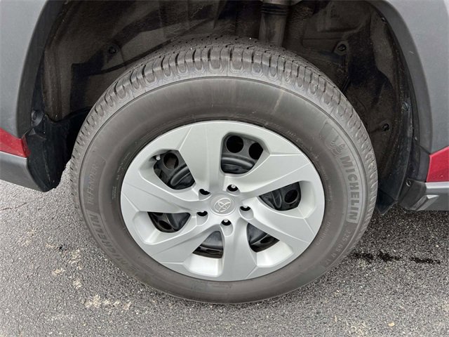 Used 2022 Toyota RAV4 LE image 11