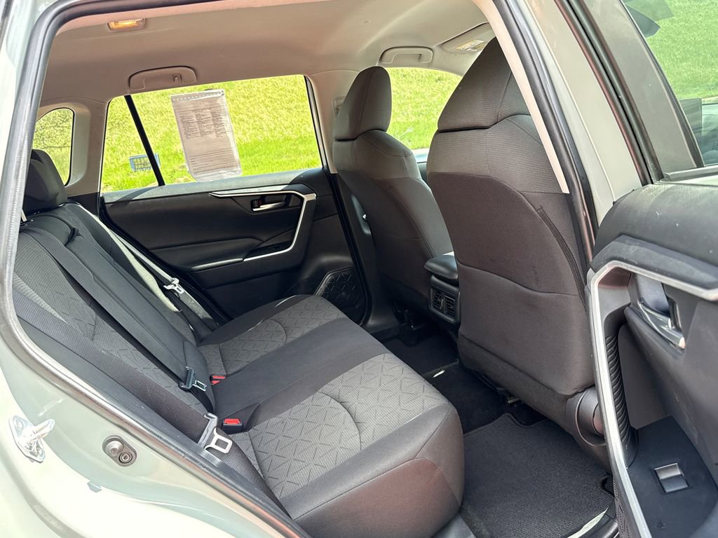 Used 2021 Toyota RAV4 XLE AWD/4WD image 25