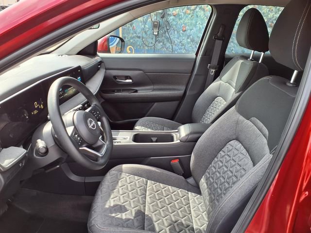 Used 2025 Nissan Kicks SV w/ Charging Package FWD image 15