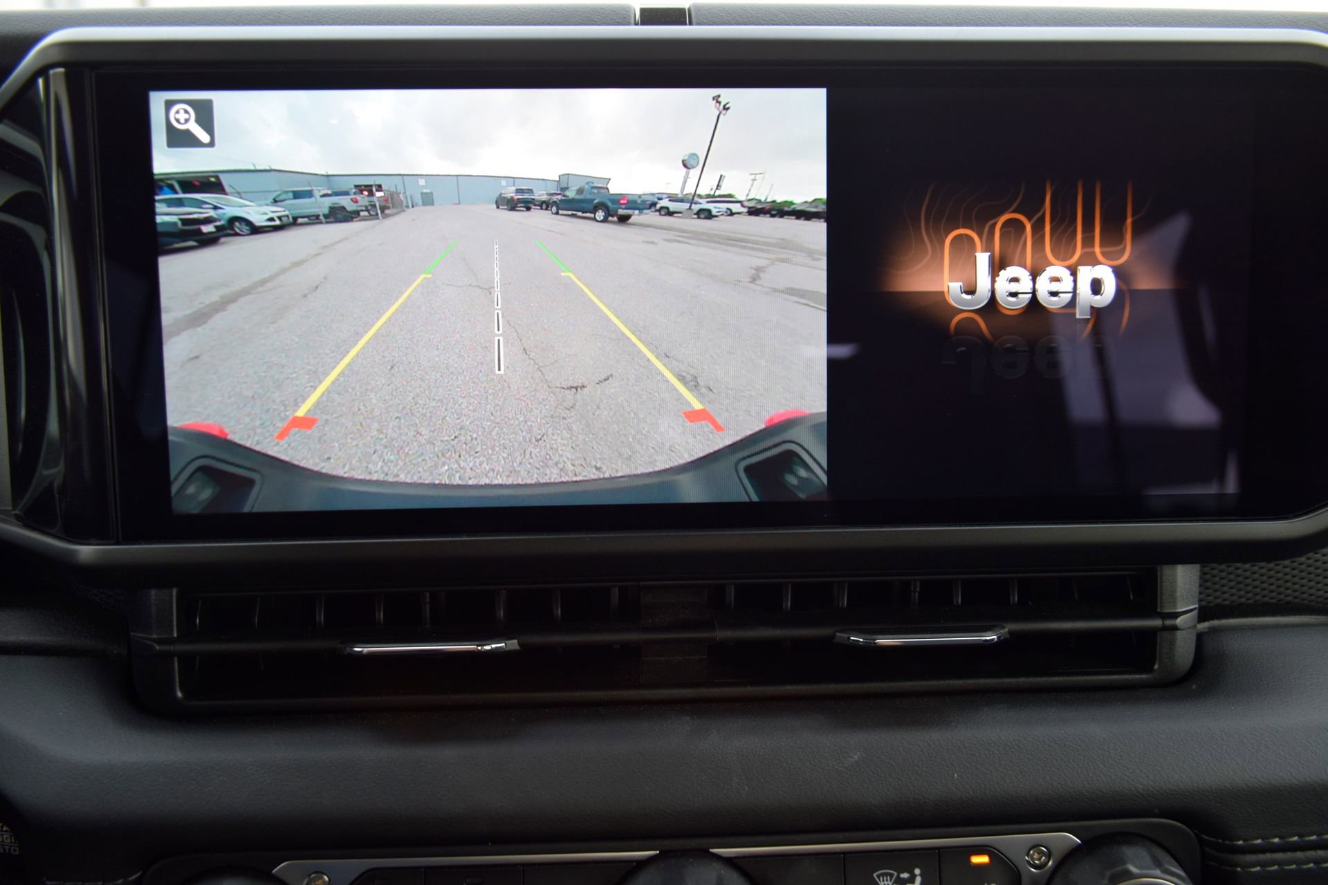 Used 2025 Jeep Gladiator Mojave w/ Convenience Group AWD/4WD image 13