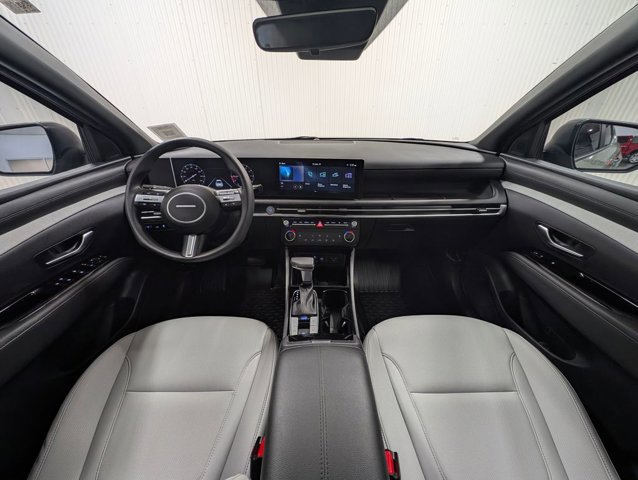 Used 2025 Hyundai Santa Cruz SEL image 2