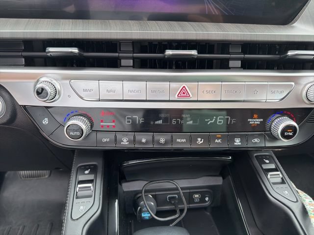 Used 2024 Kia Telluride EX w/ EX Captain's Chair Package AWD/4WD image 17