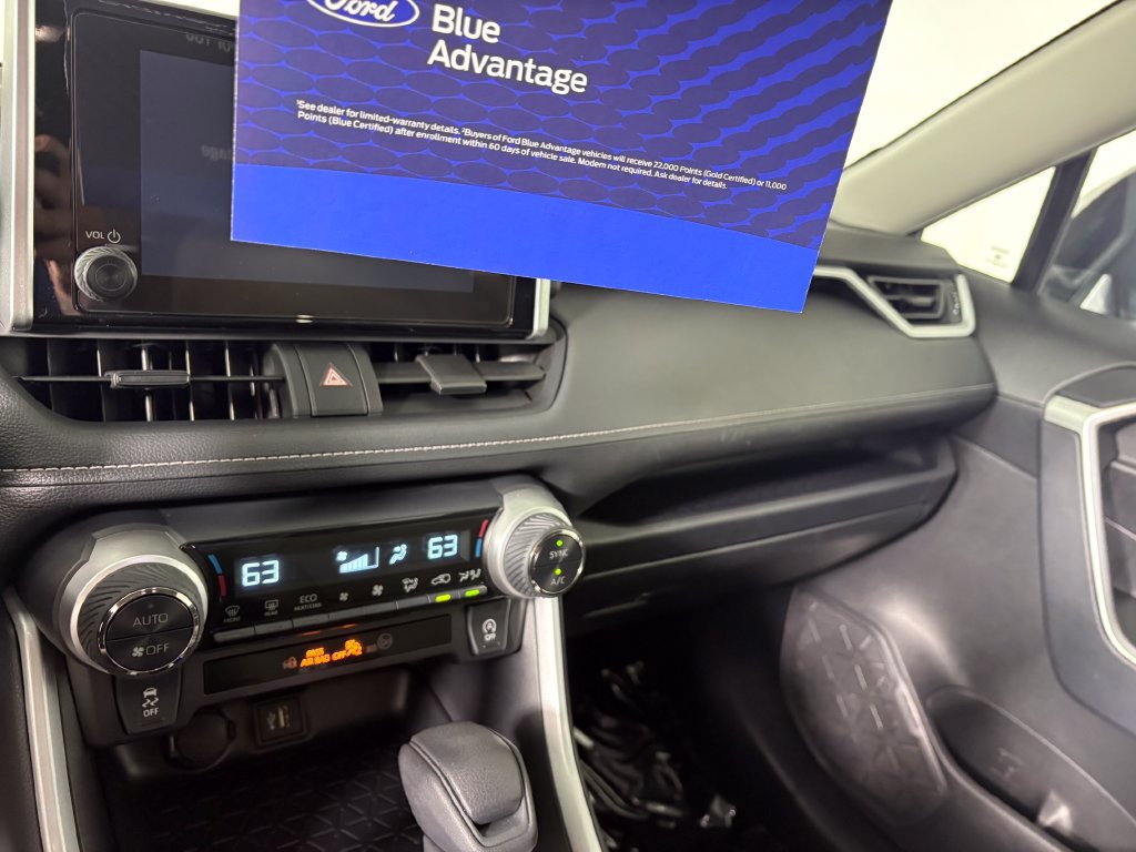 Used 2025 Toyota RAV4 XLE AWD/4WD image 17