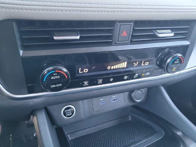 Used 2023 Nissan Rogue SV FWD image 11