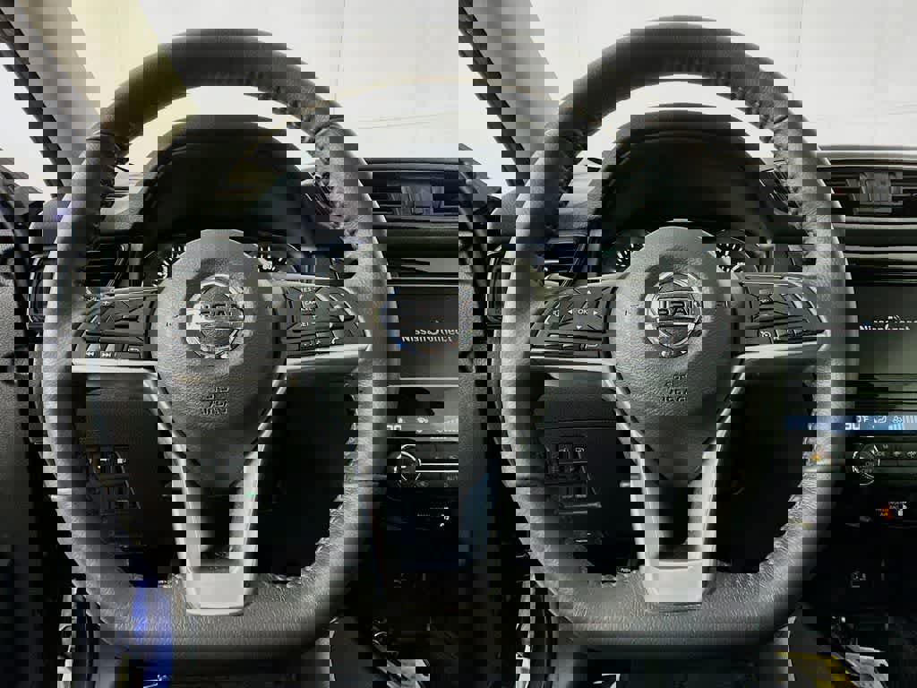 Used 2020 Nissan Rogue SV image 18