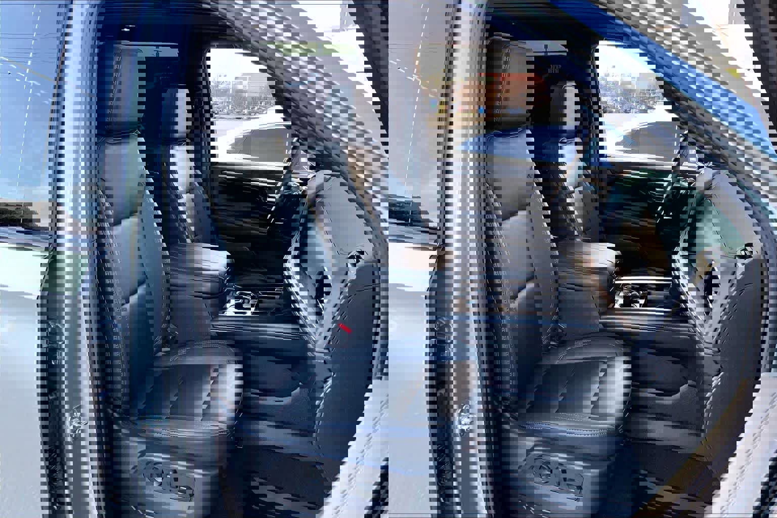 Used 2025 Chevrolet Suburban Z71 w/ Comfort Package image 10