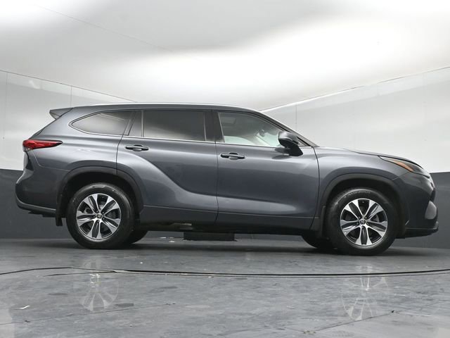 Used 2021 Toyota Highlander XLE image 17